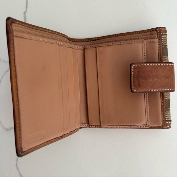 Vintage Coach Leatherware Trifold Wallet in Jacquard Fabric in Tan and Brown - Picture 7 of 7